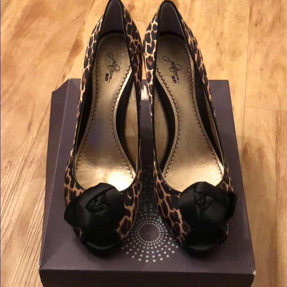 Leopard print satin peeptoe heels
